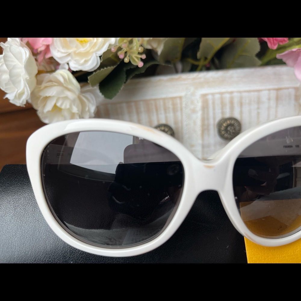 Sunglass - image 6